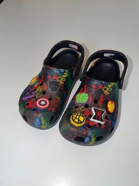 Marvel Black Multi Superhero Croc Sandals with Icon Charms kids size 2